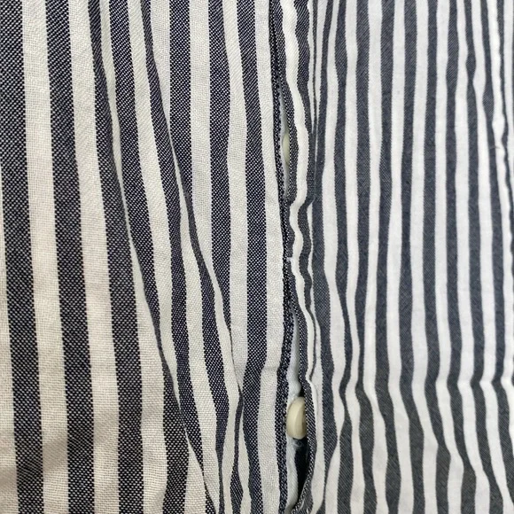 J. Crew short sleeve button up shirt in stripe. Grey and white XS - Picture 6 of 11